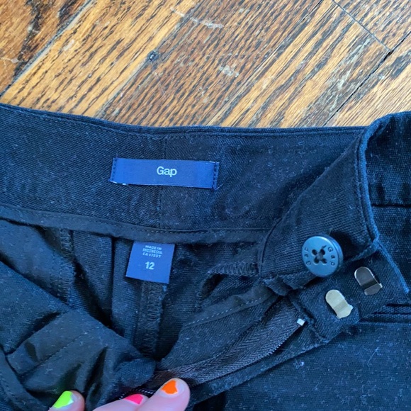 Black Gap Shorts - Picture 2 of 3